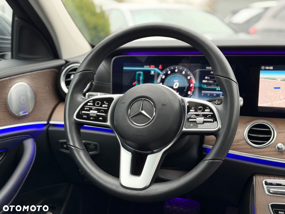 Mercedes-Benz Klasa E 200 4Matic 9G-TRONIC Exclusive - 21