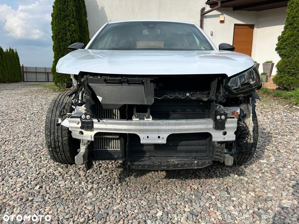 Peugeot 2008 Hybrid 136 e-DSC Style - 17
