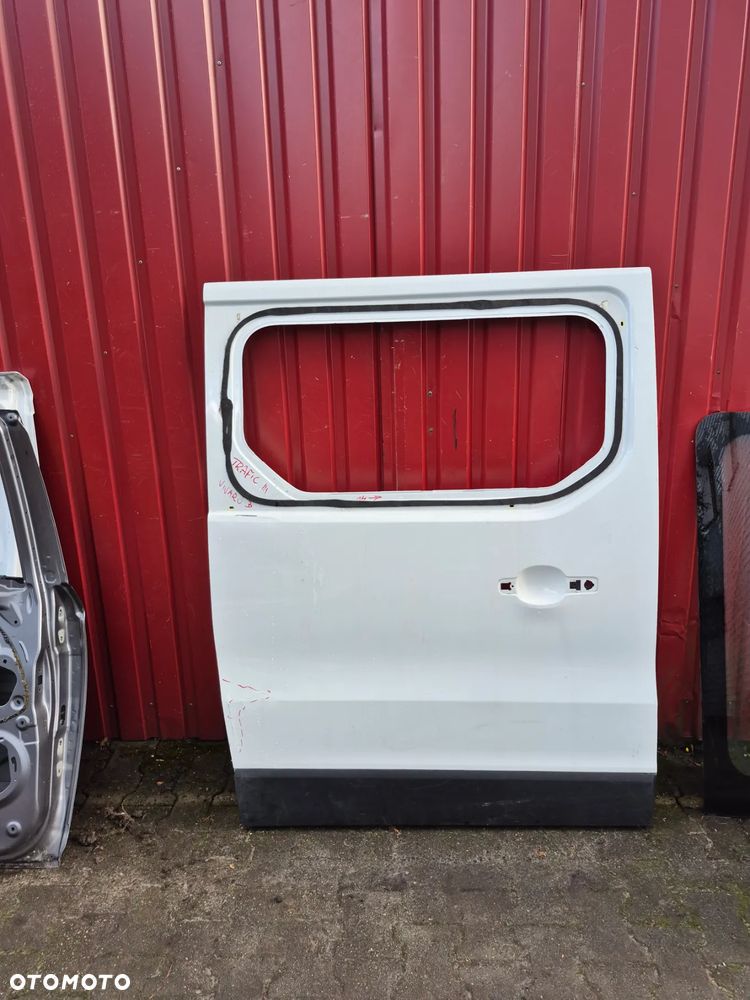Renault Trafic III Opel Vivaro B drzwi prawe przesuwne 821526835R - 1