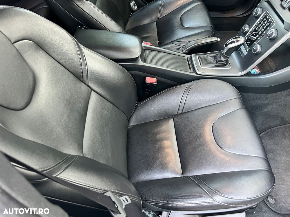 Volvo V40 D2 ECO Aut. R-Design - 14