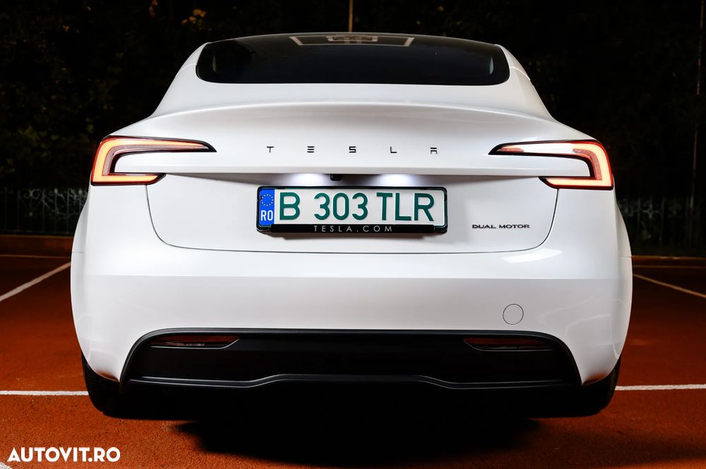 Tesla Model 3 - 3
