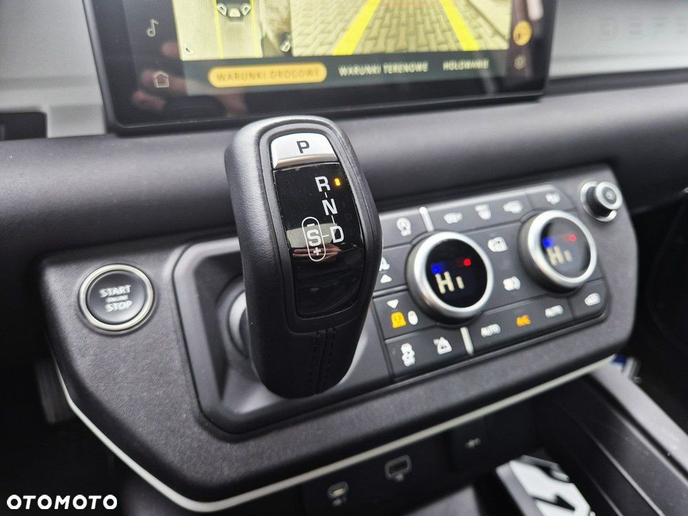 Land Rover Defender - 31