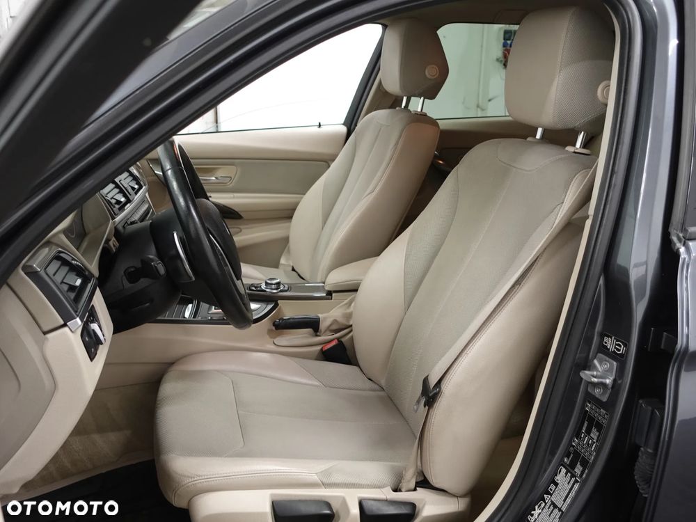BMW Seria 3 320d xDrive Modern Line - 19