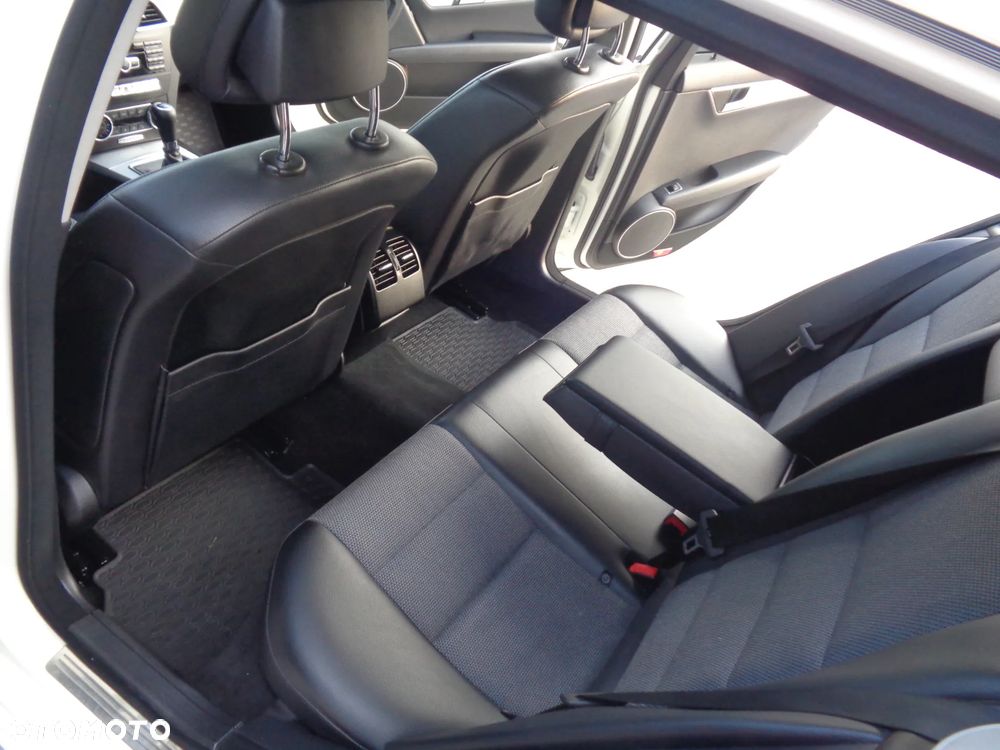 Mercedes-Benz Klasa C 180 BlueEFFICIENCY Avantgarde - 21
