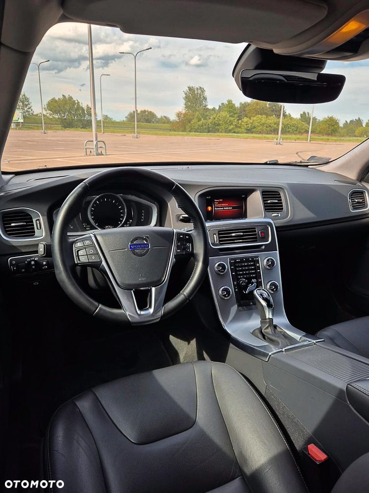Volvo V60 Cross Country T5 AWD Momentum - 16