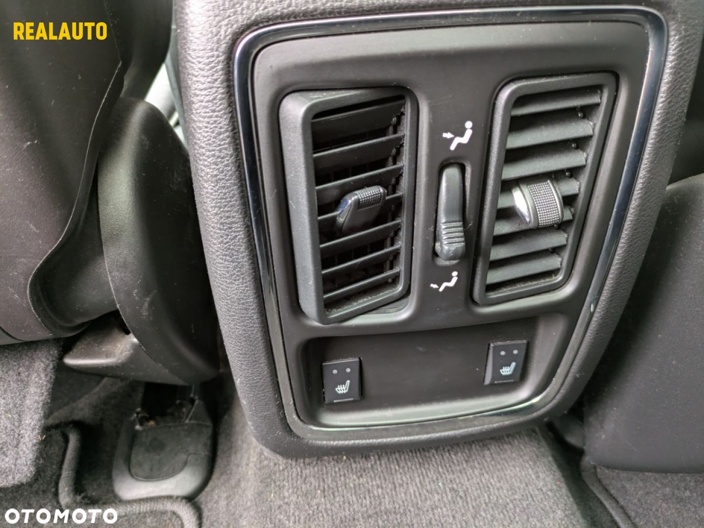 Jeep Grand Cherokee - 24
