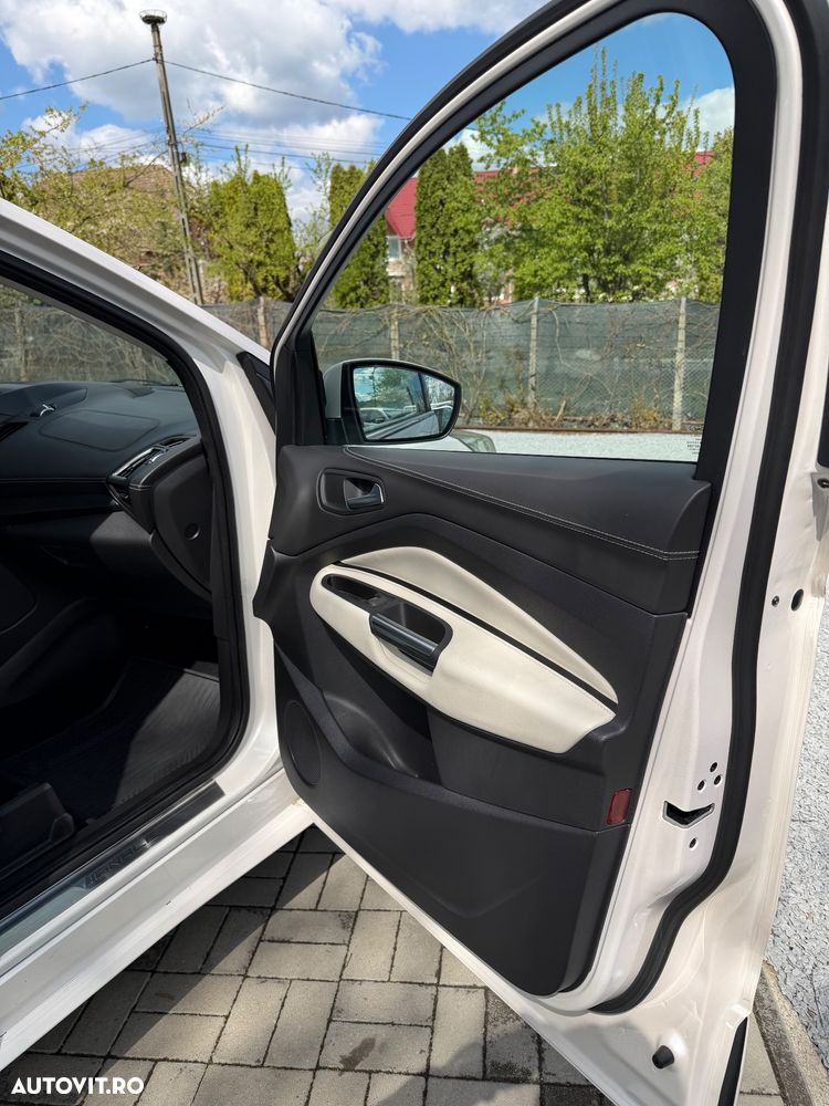 Ford Kuga 2.0 TDCi 4WD Powershift Vignale - 16