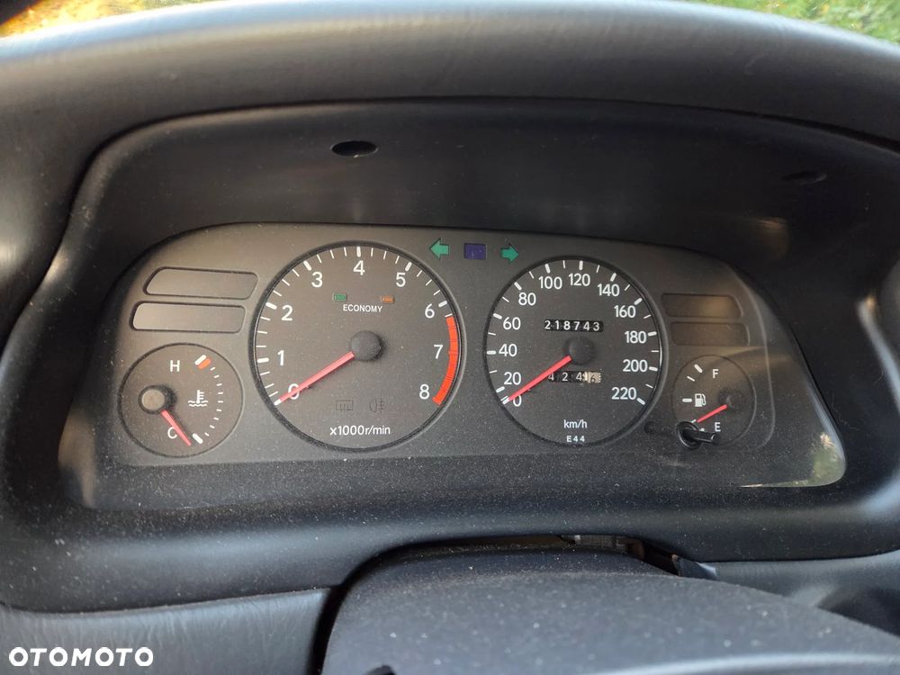 Toyota Corolla 1.4 XLi - 8