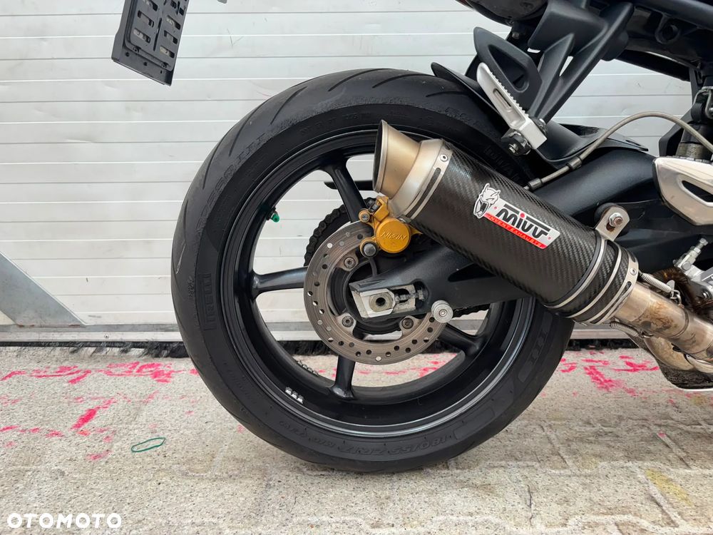Triumph Street Triple - 23