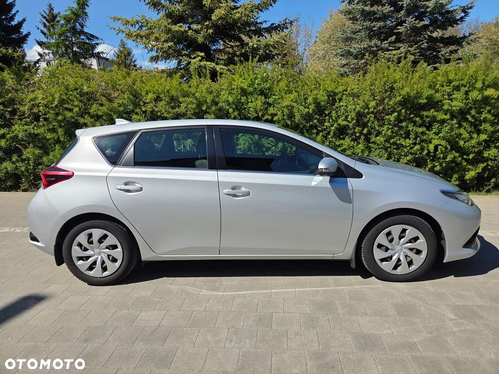 Toyota Auris 1.6 Premium - 5
