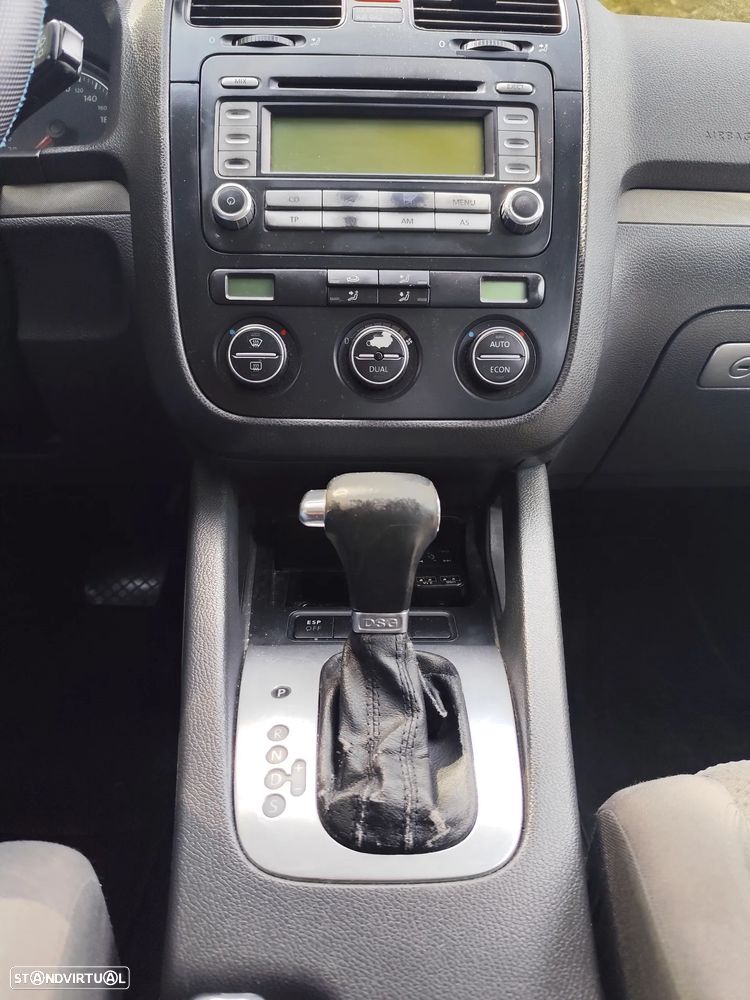 VW Golf 1.9 TDi Confortline DSG - 24