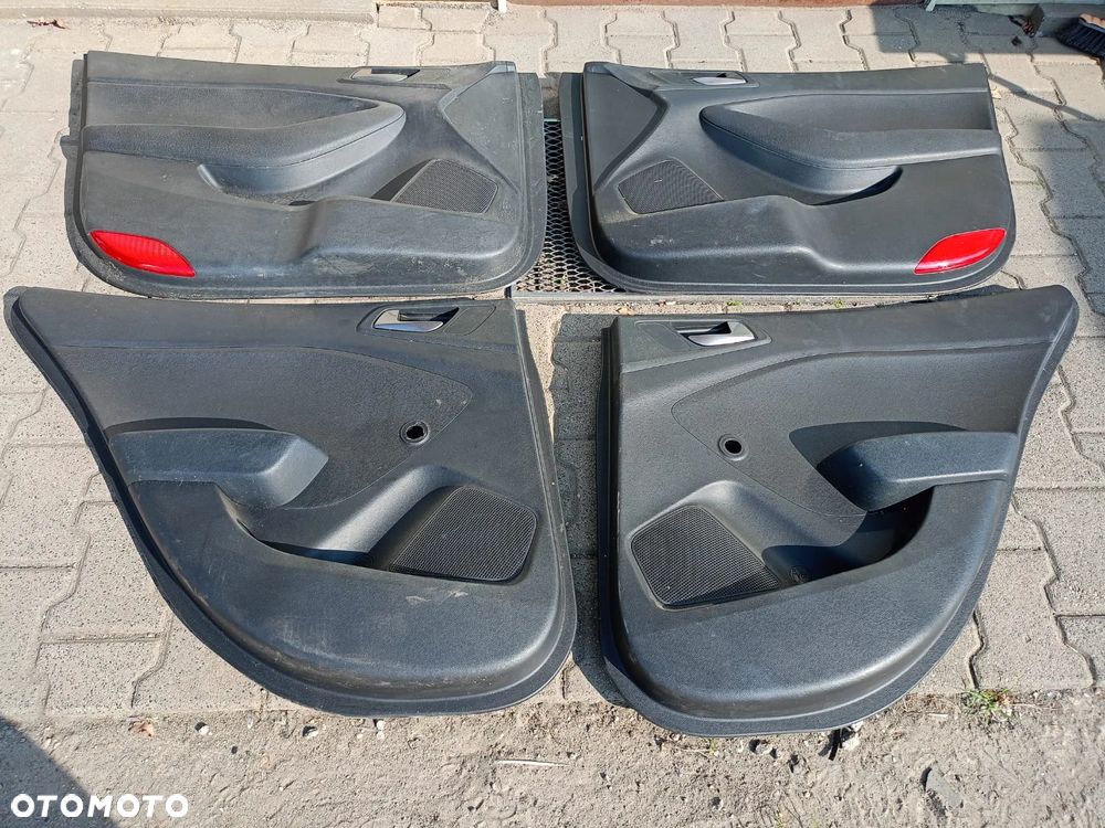 BOCZEK TAPICERKA DRZWI PRZÓD  HYUNDAI I20 II - 5