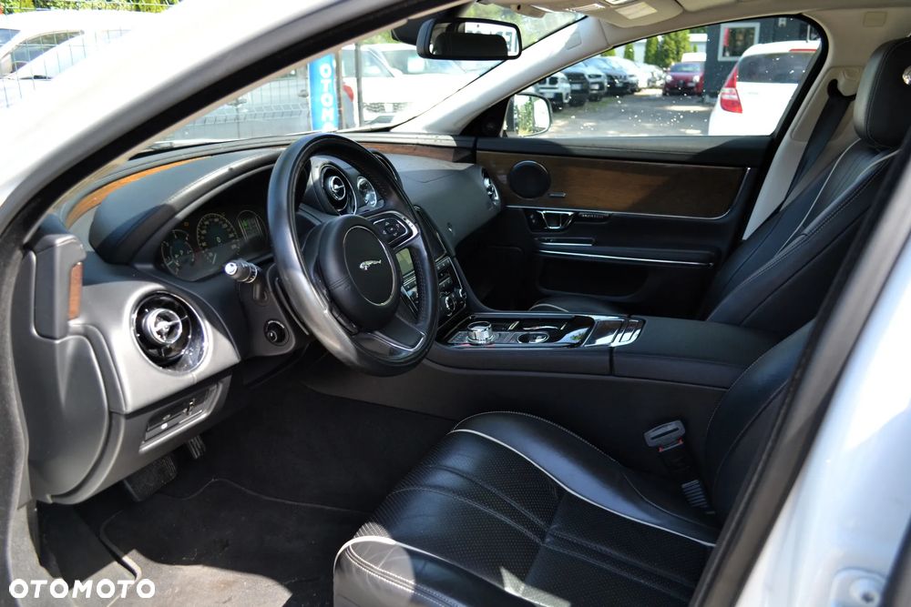 Jaguar XJ 3.0 D V6 Premium Luxury - 8