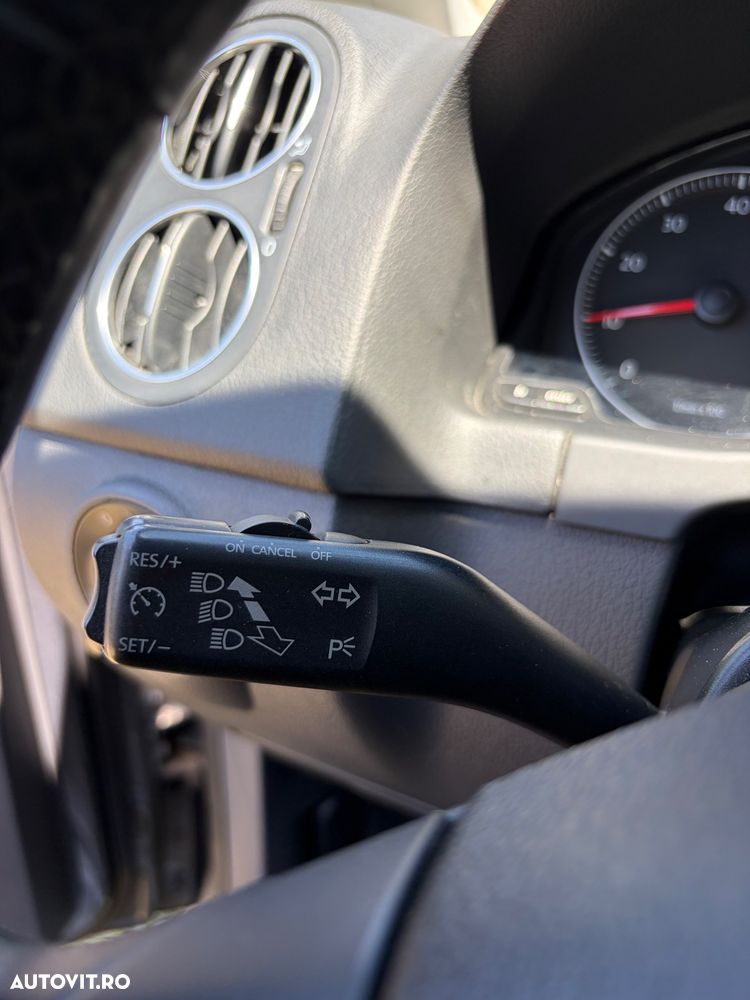 Volkswagen Golf - 6