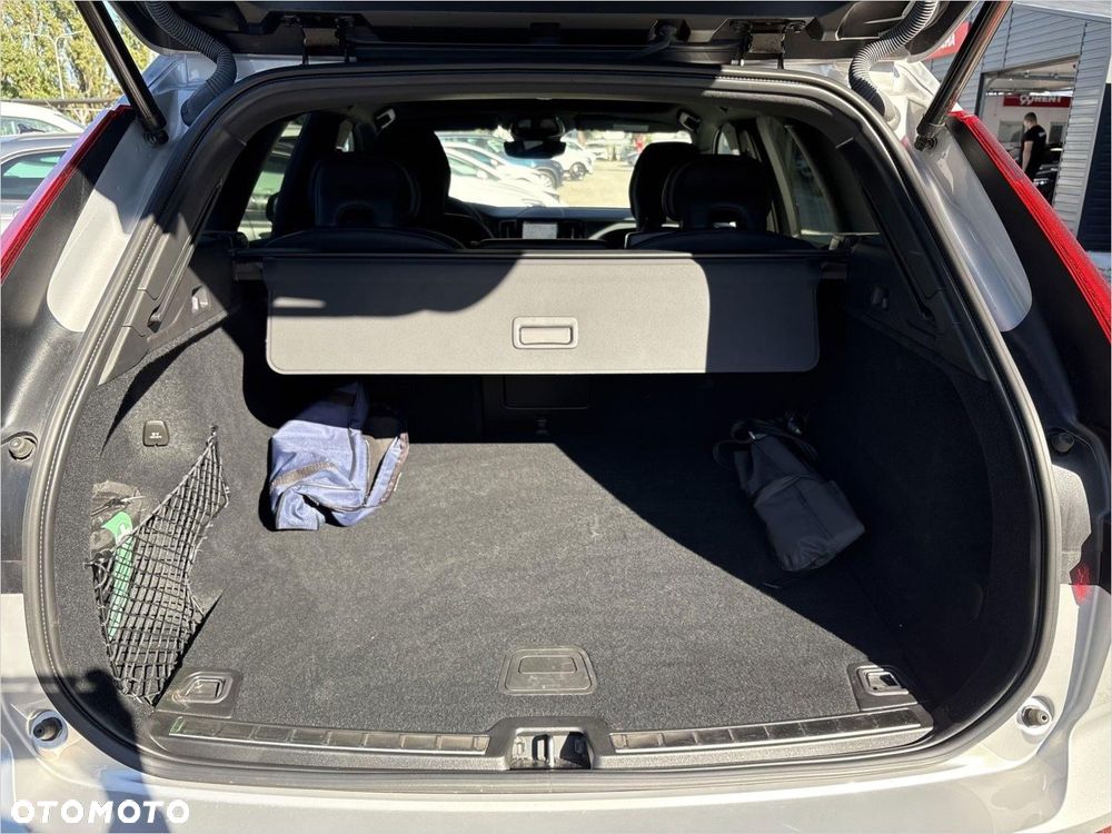Volvo XC 60 B4 B Plus Dark - 16