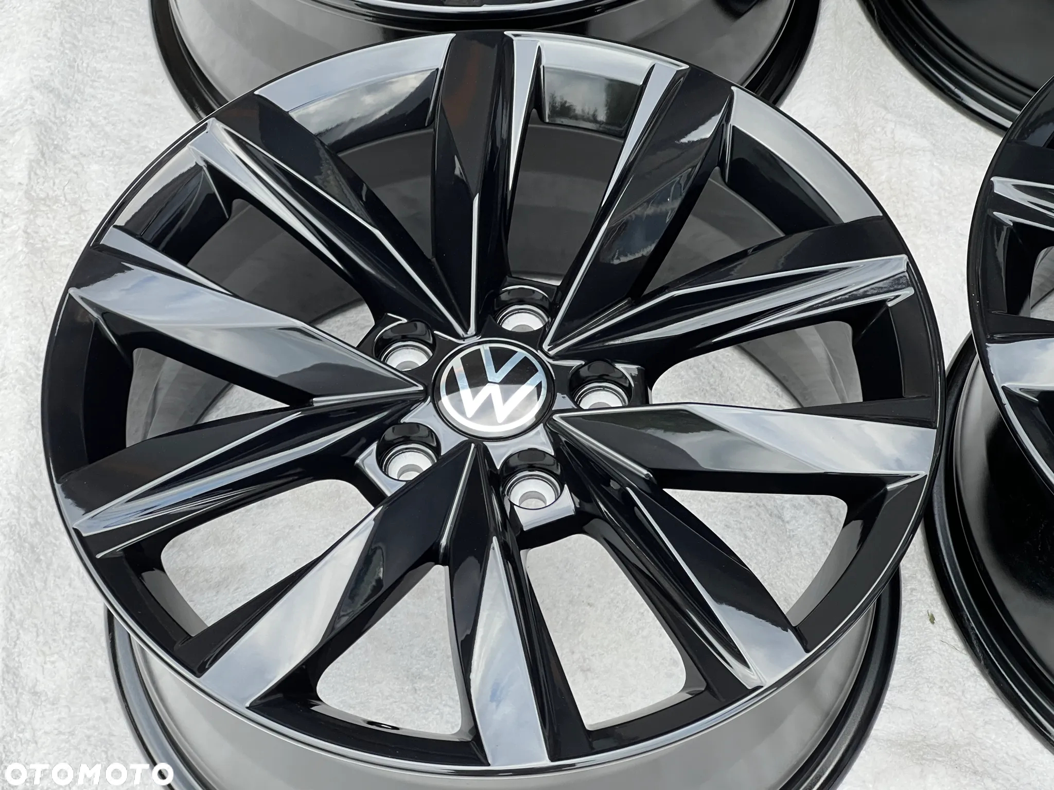 Oryginalne felgi VW T5 T6 T6.1 Multivan Caravelle California 18'' Black edytion - 7