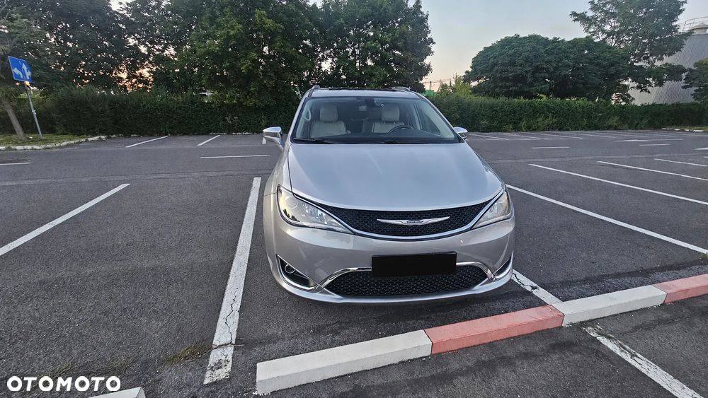 Chrysler Pacifica - 5