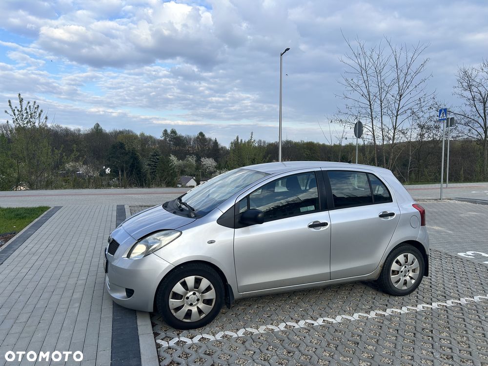 Toyota Yaris 1.3 Luna - 2