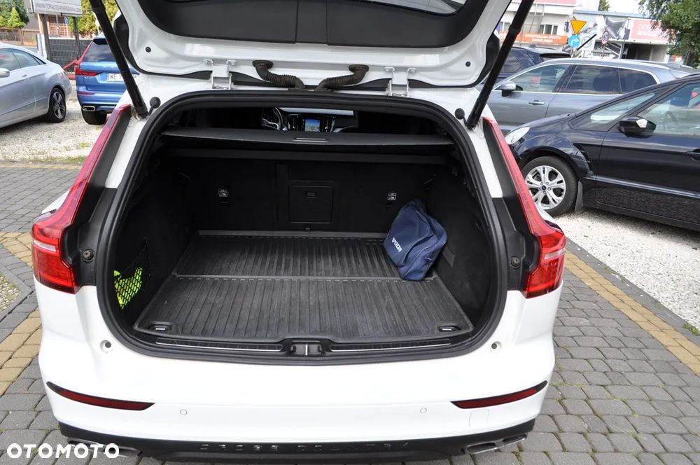 Volvo V60 Cross Country Pro T5 AWD - 29
