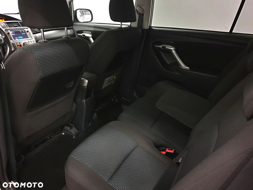 Toyota Verso 2.0 D-4D Premium - 23
