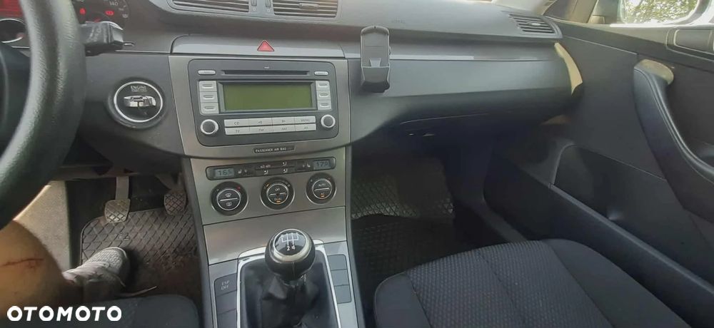 Volkswagen Passat 1.6 TDI Comfortline - 4