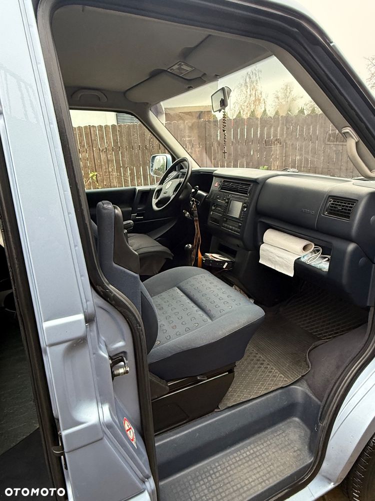 Volkswagen Caravelle - 9