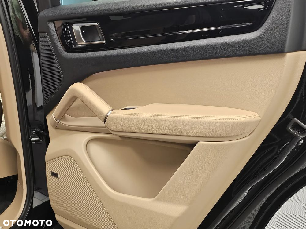 Porsche Cayenne Tiptronic S - 35