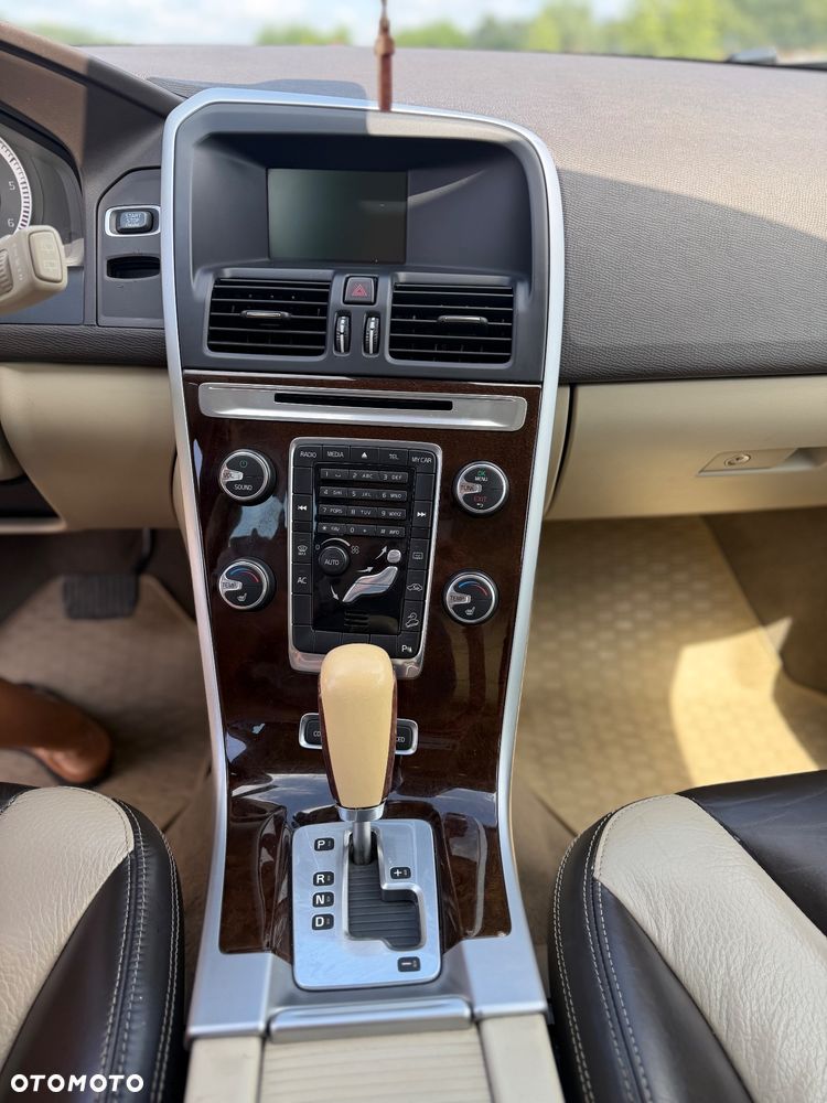 Volvo XC 60 D5 AWD - 8