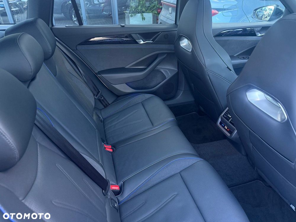 Volkswagen Passat Variant 2.0 TDI SCR 4Mot R-Line Plus DSG - 21