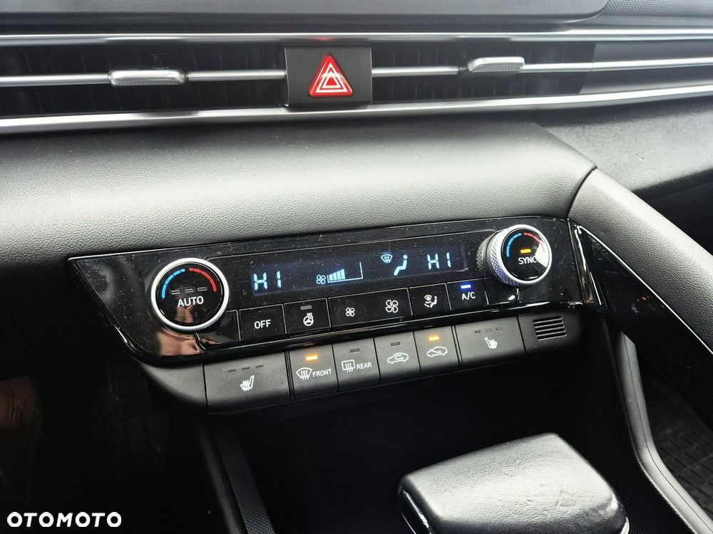 Hyundai Elantra - 23
