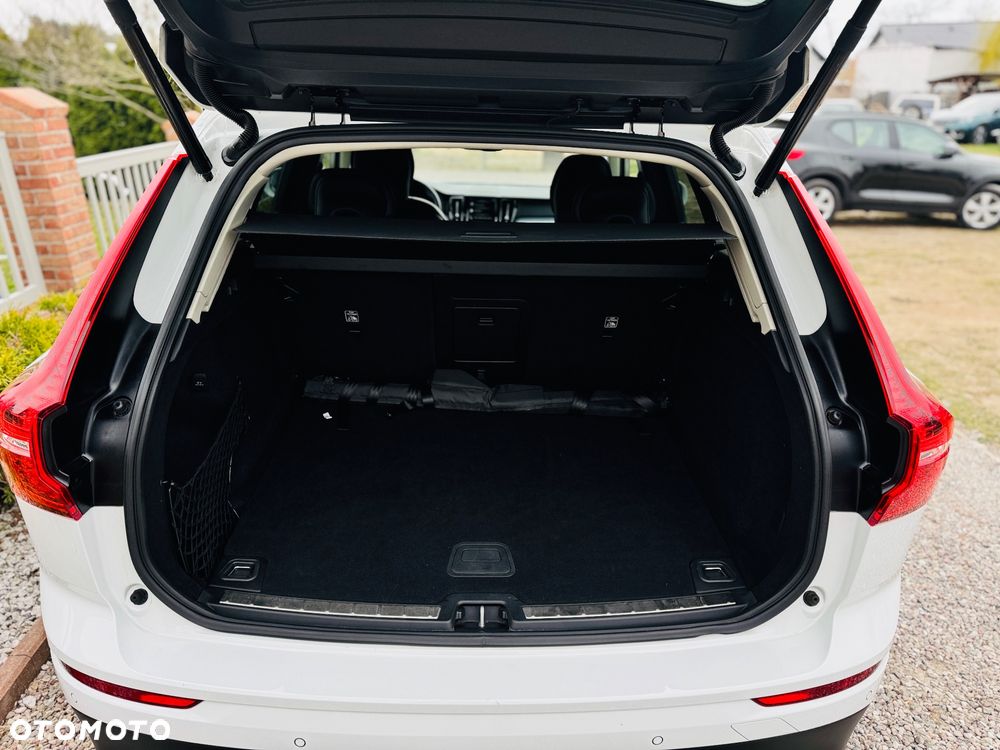 Volvo XC 60 B4 D AWD Geartronic Momentum Pro - 14