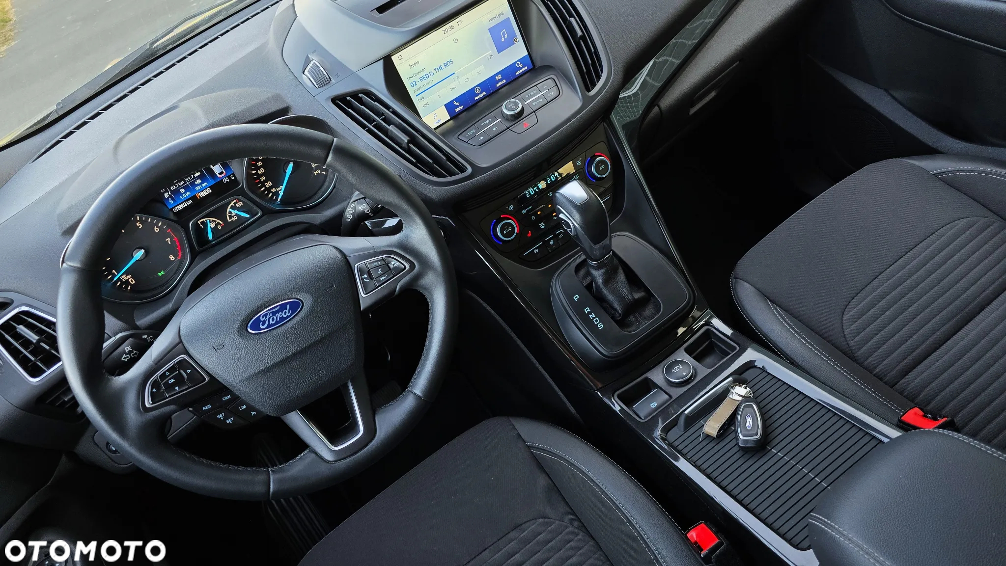 Ford Kuga 1.5 EcoBoost 2x4 Titanium - 24
