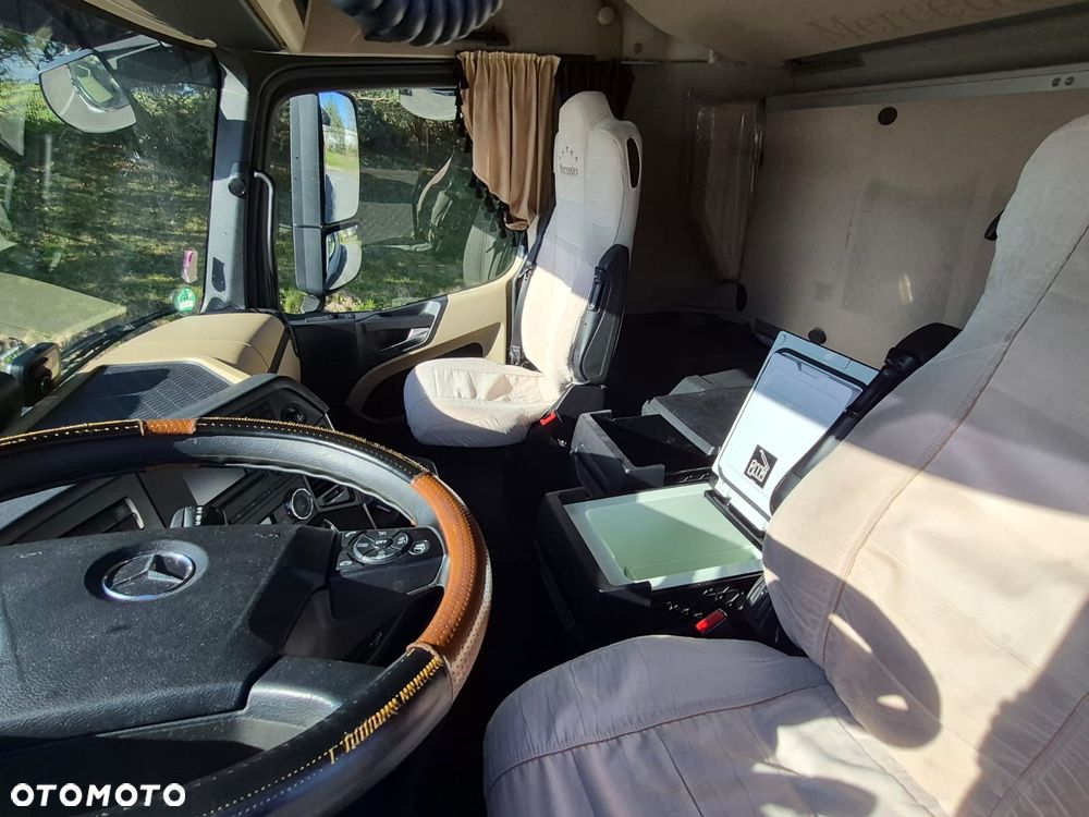 Mercedes-Benz ACTROS - 3