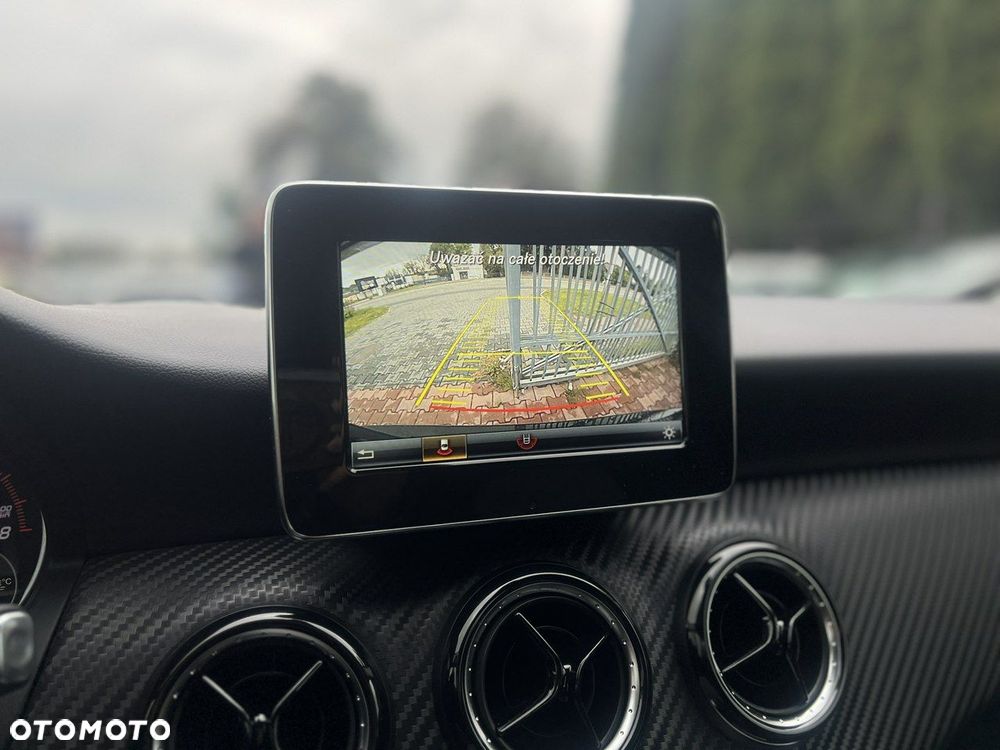 Mercedes-Benz GLA 180 7G-DCT - 16