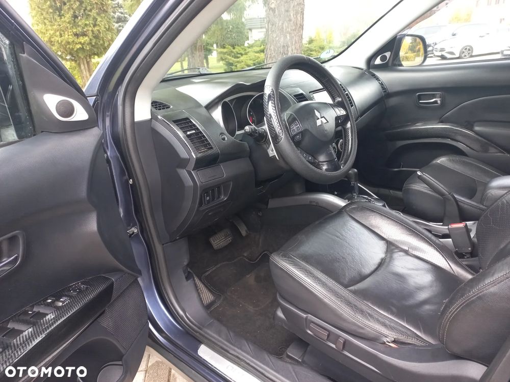 Mitsubishi Outlander - 25