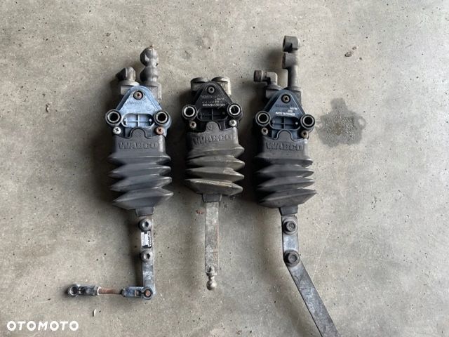 SCANIA VOLVO zawór poziomujący wabco 4640070110 - 1