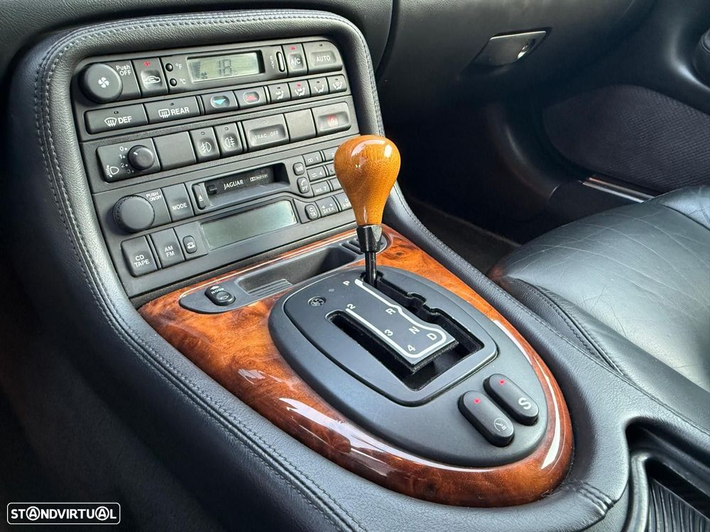 Jaguar XK XKR 4.0 Convertible - 33