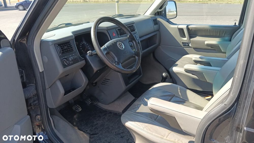 Volkswagen Multivan - 12