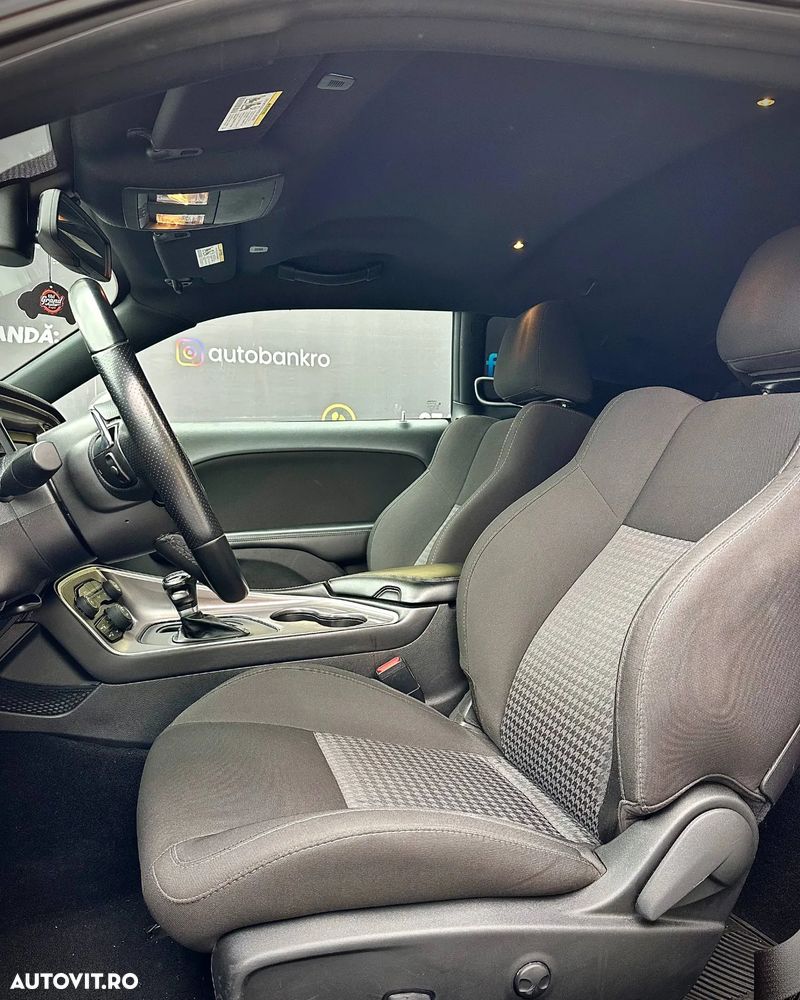 Dodge Challenger - 7