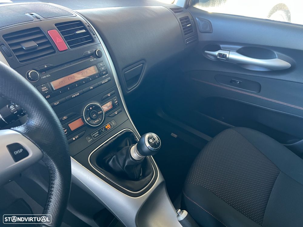 Toyota Auris 1.4 D-4D Exclusive+P.Sport - 17