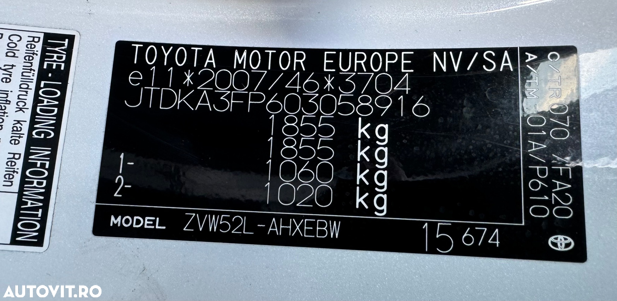 Toyota Prius Plug-in Hybrid Solar - 26