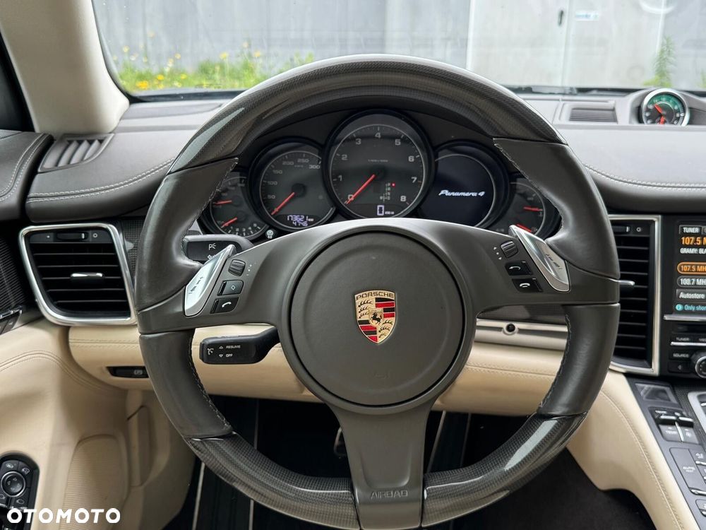 Porsche Panamera 4 - 33