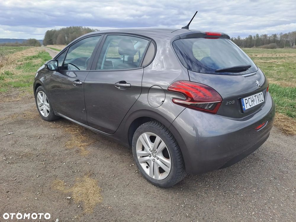 Peugeot 208 - 5