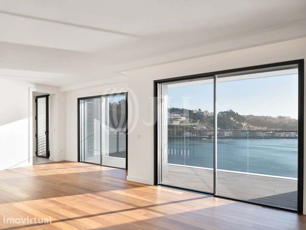 Apartamento T3 com varanda e vista rio, na Arrábida, Porto - Grande imagem: 2/37