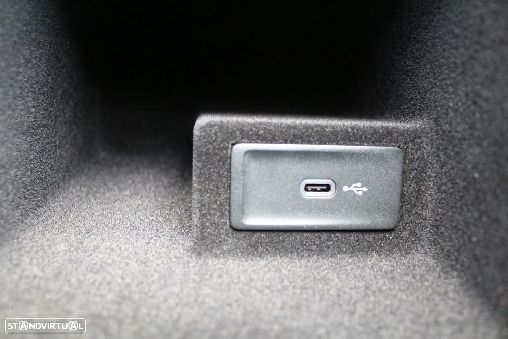 VW Passat Variant 2.0 TDi Business DSG - 24