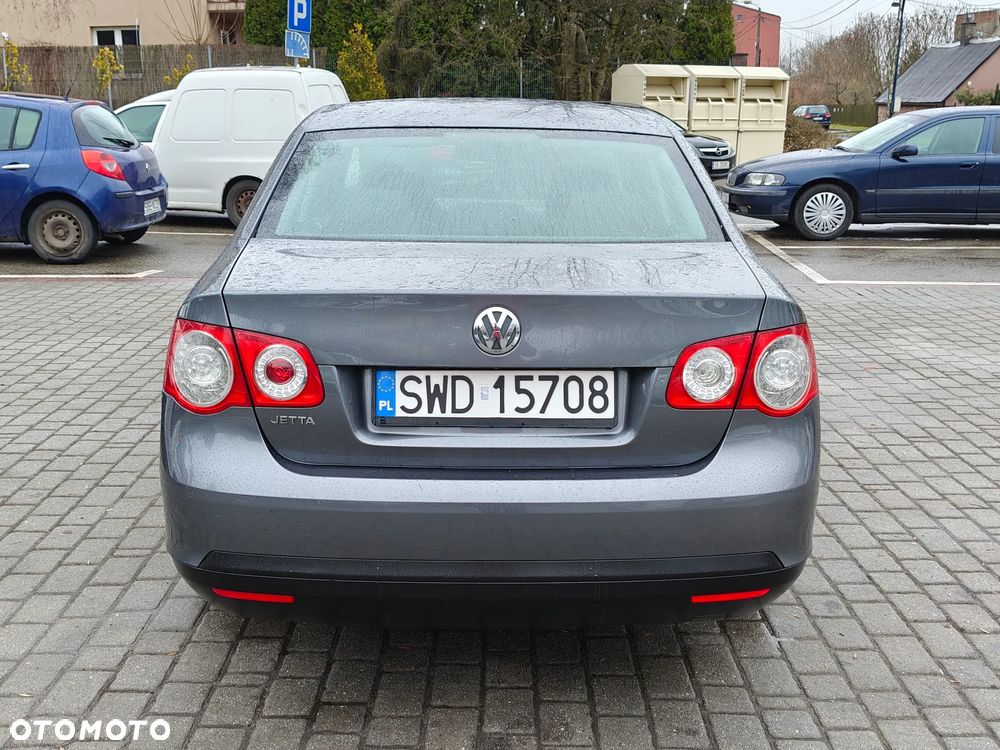 Volkswagen Jetta 1.6 United - 12