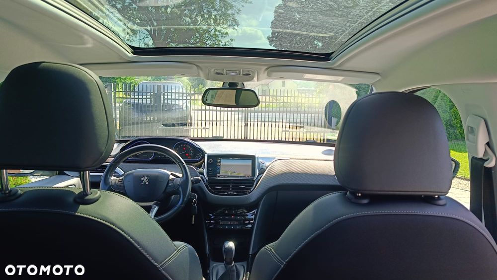 Peugeot 2008 1.2 Pure Tech GPF Signature S&S - 5
