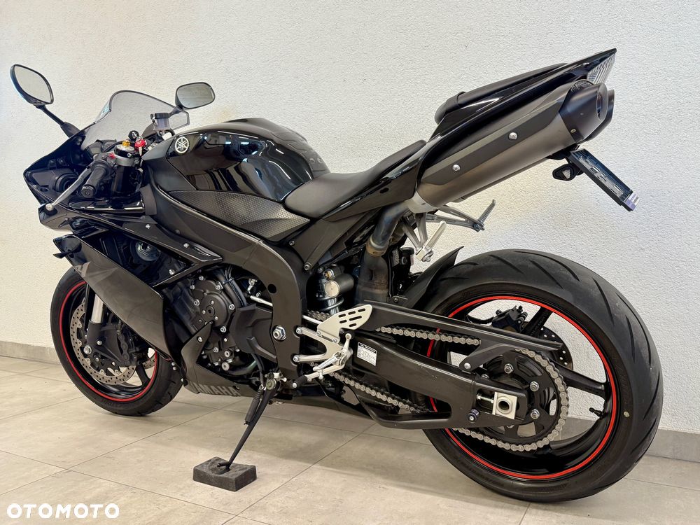 Yamaha R1 - 5