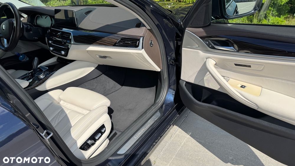 BMW Seria 5 540i Luxury Line sport - 24