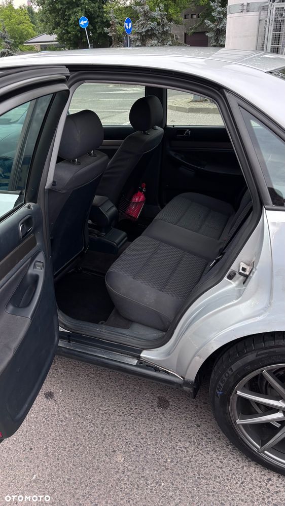 Audi A4 Limousine 2.4 Quattro - 10